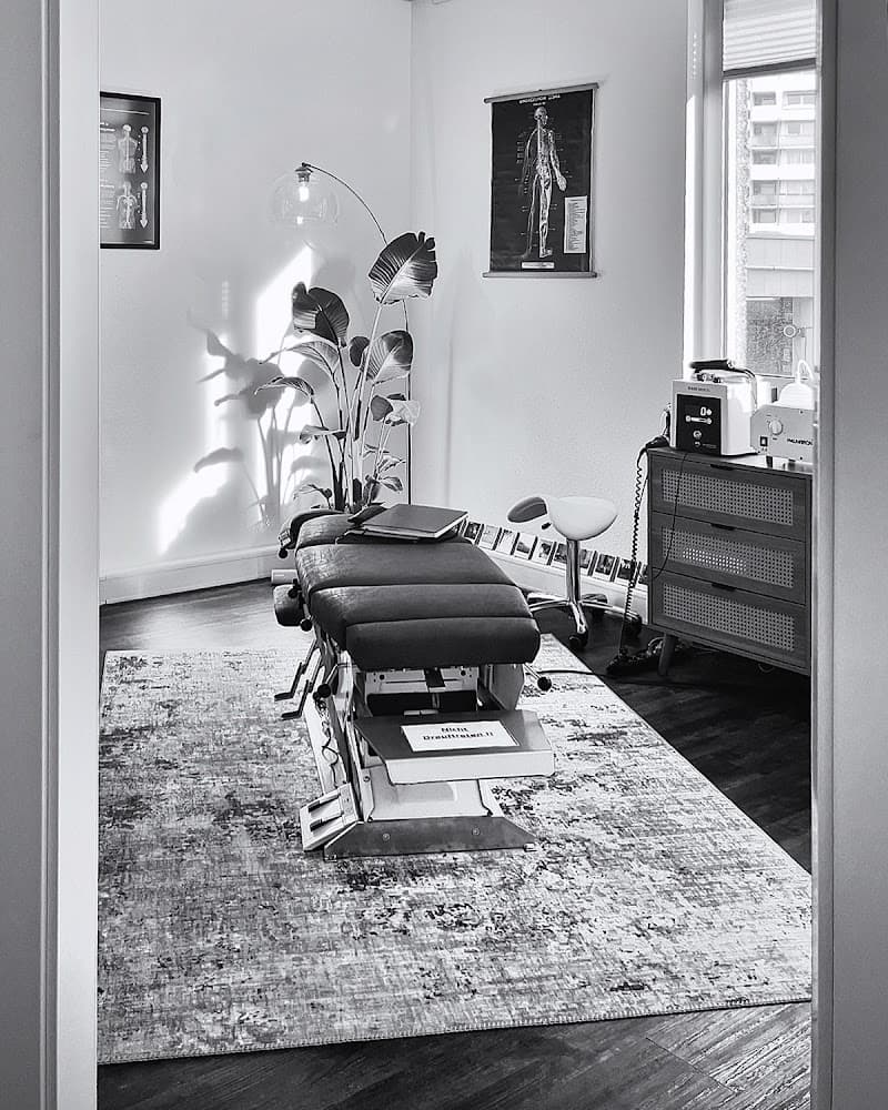 Jimmi Therapie – Chiropraktik & Manuelle Therapie Frankfurt | Praxis für Nervensystem & Bewegungsapparat
