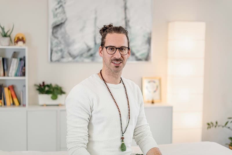 Feeltheflow - Cranio Sacrale Therapie, Körperorientierte Traumatherapie/ Somatic Experiencing und Yoga - Tobias Dünkel
